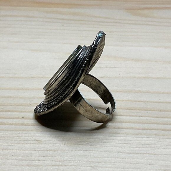 Intricate Silver-Tone Adjustable Oval Ring With Abalone Inlay For Women - Picture 5 of 6